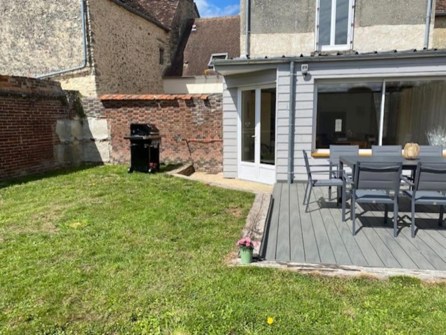 Maison De Ville Tres Calme Sees Exterior photo